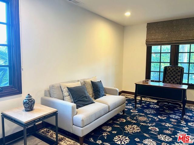 435 Woodbluff Road, Calabasas, CA 91302