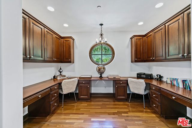 435 Woodbluff Road, Calabasas, CA 91302