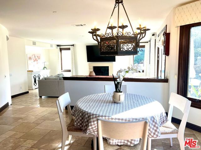 435 Woodbluff Road, Calabasas, CA 91302