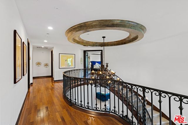 435 Woodbluff Road, Calabasas, CA 91302