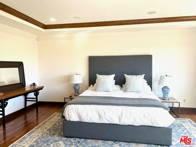 435 Woodbluff Road, Calabasas, CA 91302