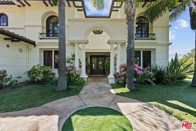 435 Woodbluff Road, Calabasas, CA 91302