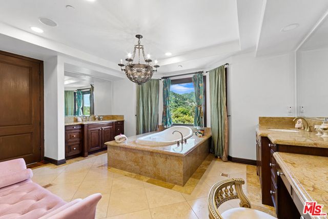 435 Woodbluff Road, Calabasas, CA 91302