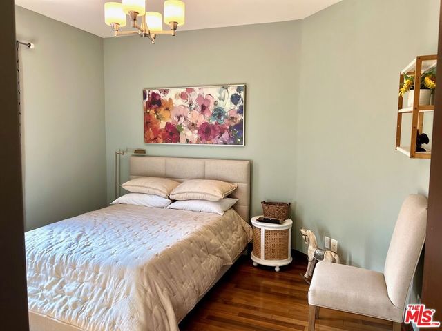 435 Woodbluff Road, Calabasas, CA 91302