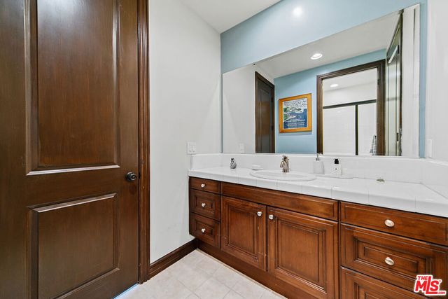 435 Woodbluff Road, Calabasas, CA 91302