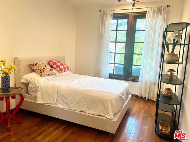 435 Woodbluff Road, Calabasas, CA 91302