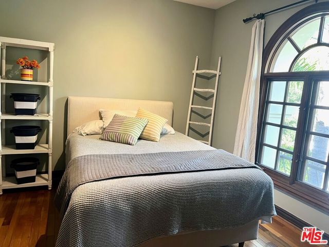 435 Woodbluff Road, Calabasas, CA 91302