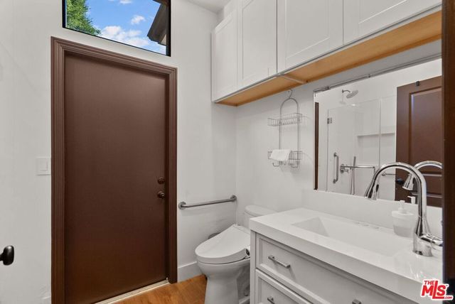 435 Woodbluff Road, Calabasas, CA 91302