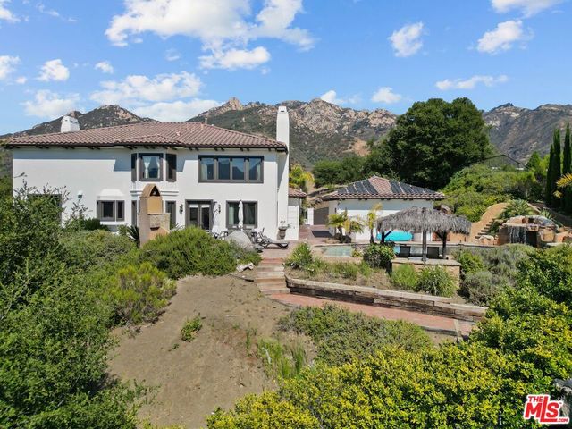 435 Woodbluff Road, Calabasas, CA 91302