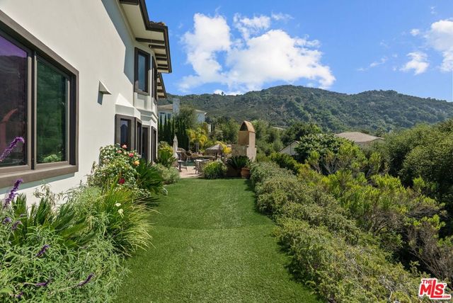 435 Woodbluff Road, Calabasas, CA 91302