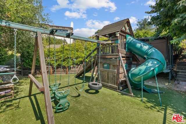 435 Woodbluff Road, Calabasas, CA 91302