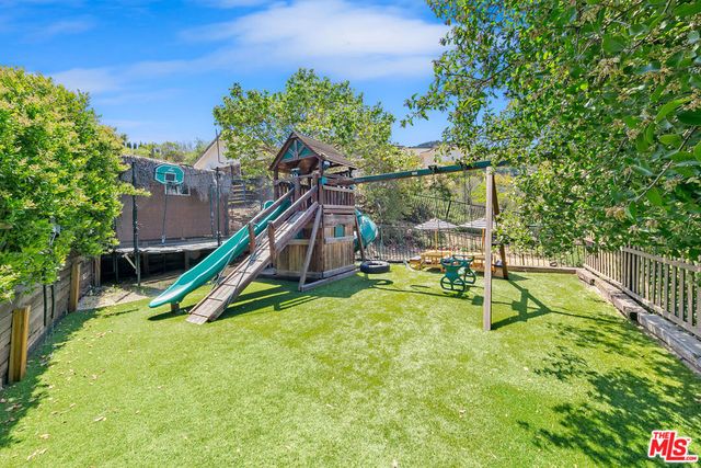 435 Woodbluff Road, Calabasas, CA 91302