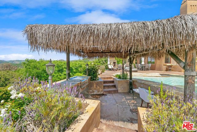 435 Woodbluff Road, Calabasas, CA 91302