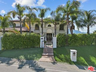 435 Woodbluff Road, Calabasas, CA 91302