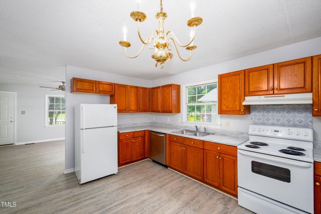 409 E Tenth Street, Siler City, NC 27344