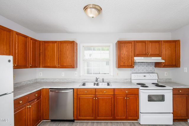 409 E Tenth Street, Siler City, NC 27344