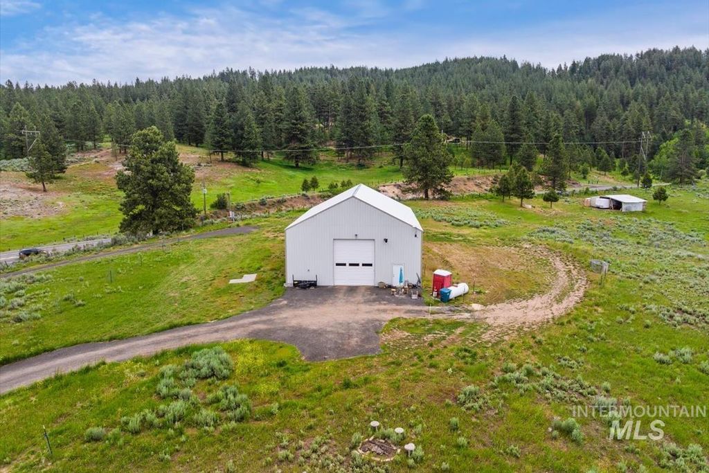 11 Stonebraker Ln, Cascade, ID 83611 photo 17