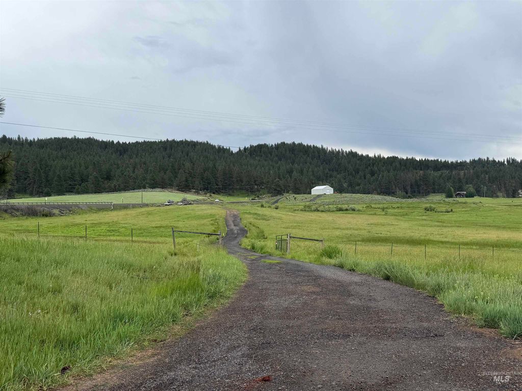 11 Stonebraker Ln, Cascade, ID 83611 photo 5