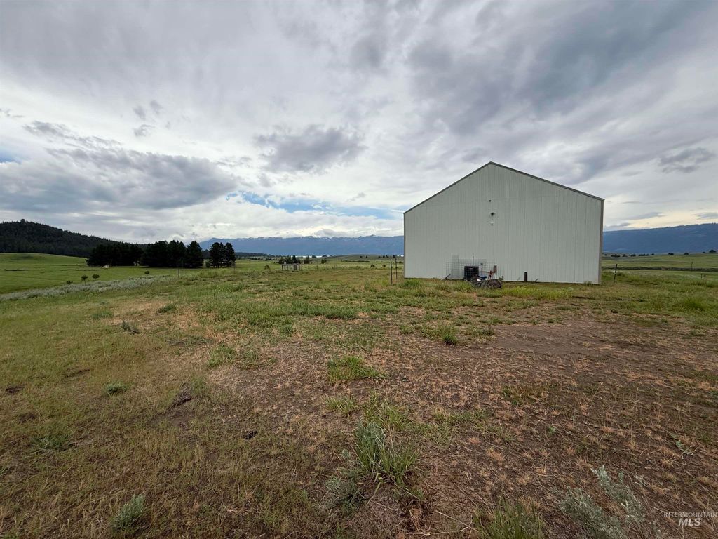11 Stonebraker Ln, Cascade, ID 83611 photo 6