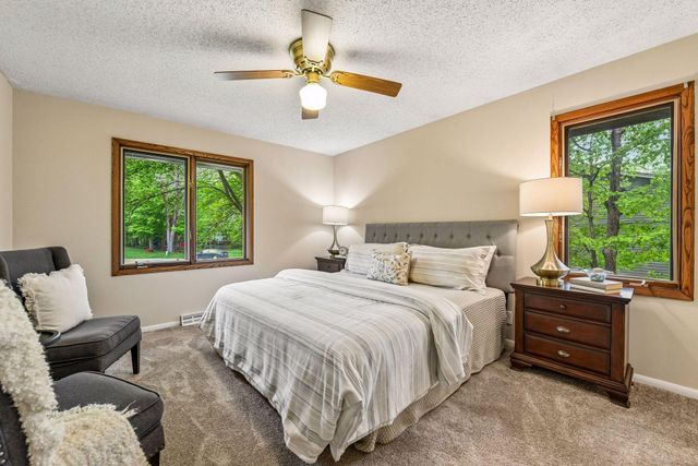 18710 28th Avenue N, Plymouth, MN 55447