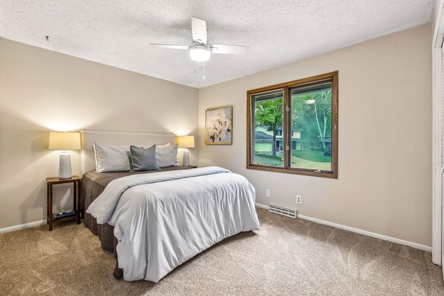 18710 28th Avenue N, Plymouth, MN 55447
