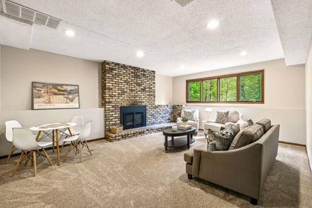 18710 28th Avenue N, Plymouth, MN 55447