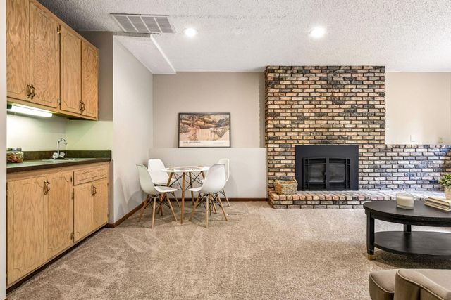 18710 28th Avenue N, Plymouth, MN 55447
