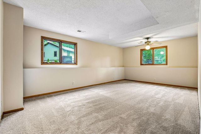 18710 28th Avenue N, Plymouth, MN 55447