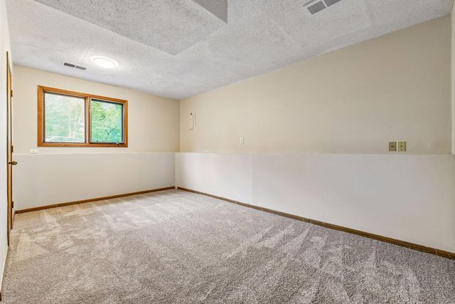 18710 28th Avenue N, Plymouth, MN 55447