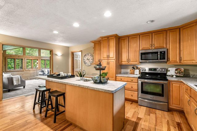 18710 28th Avenue N, Plymouth, MN 55447