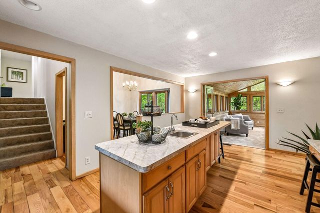 18710 28th Avenue N, Plymouth, MN 55447