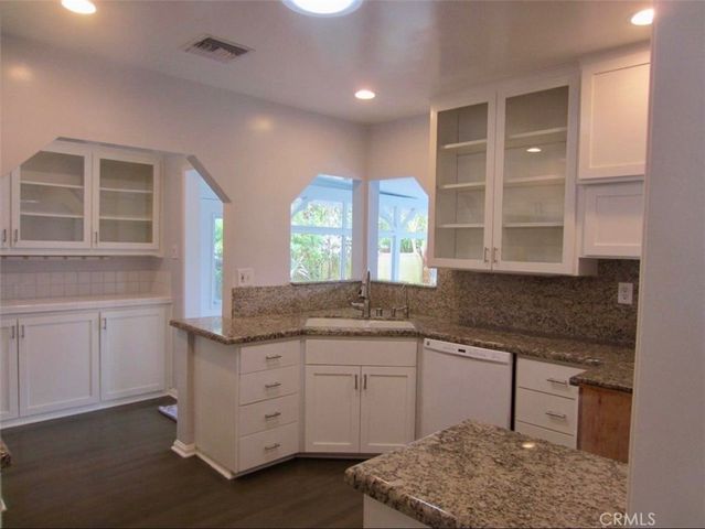6372 Zelzah, Encino, CA 91316