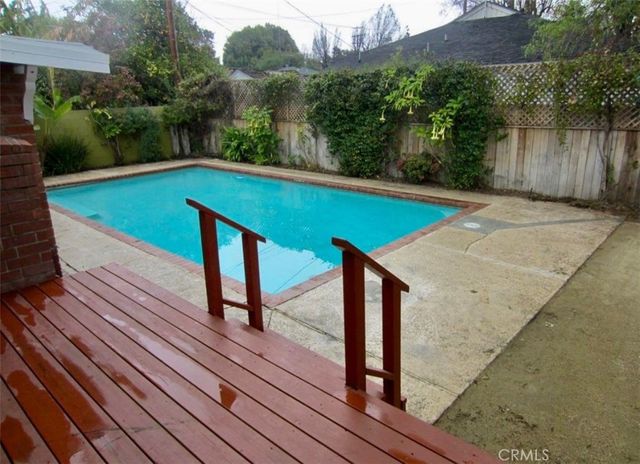 6372 Zelzah, Encino, CA 91316