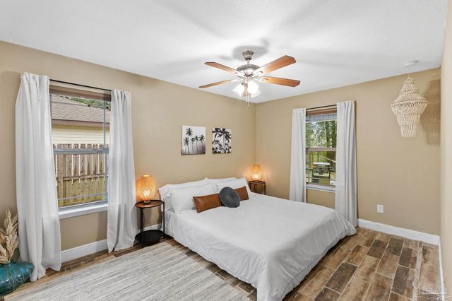 3963 Edgefield St, Pace, FL 32571