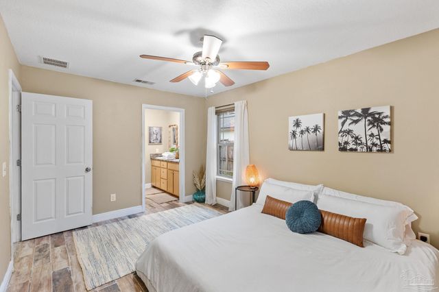 3963 Edgefield St, Pace, FL 32571