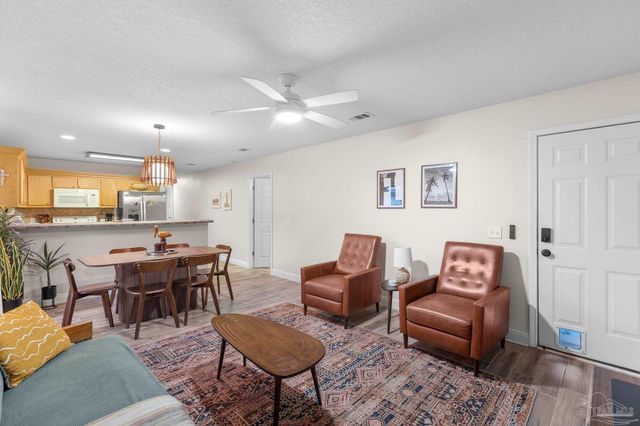 3963 Edgefield St, Pace, FL 32571