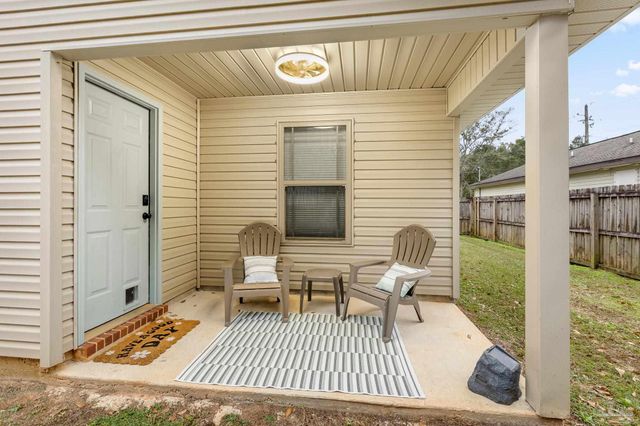 3963 Edgefield St, Pace, FL 32571