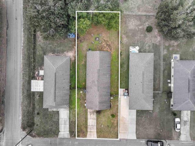 3963 Edgefield St, Pace, FL 32571