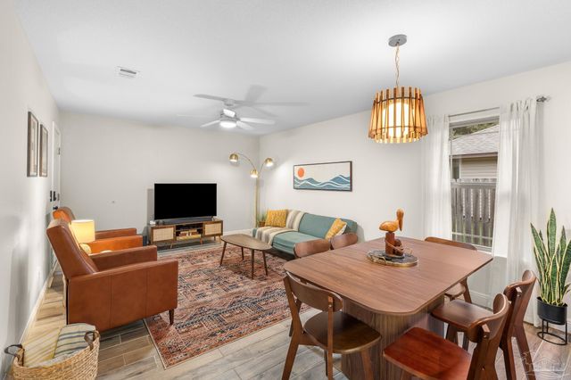 3963 Edgefield St, Pace, FL 32571