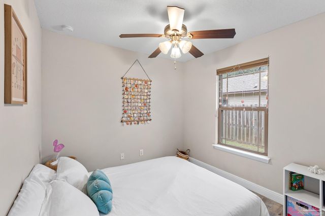 3963 Edgefield St, Pace, FL 32571