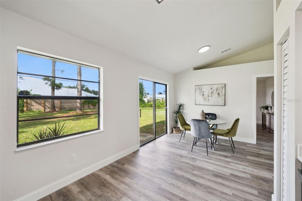 Image 12 of property listing at 664 25TH STREET SW, Vero Beach, FL 32962