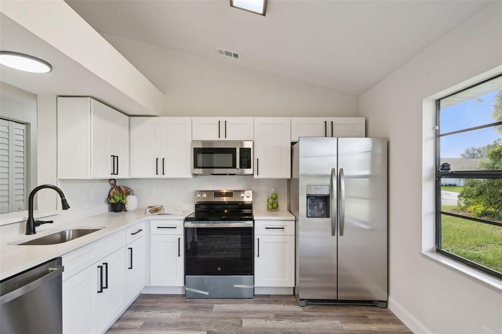 Image 16 of property listing at 664 25TH STREET SW, Vero Beach, FL 32962