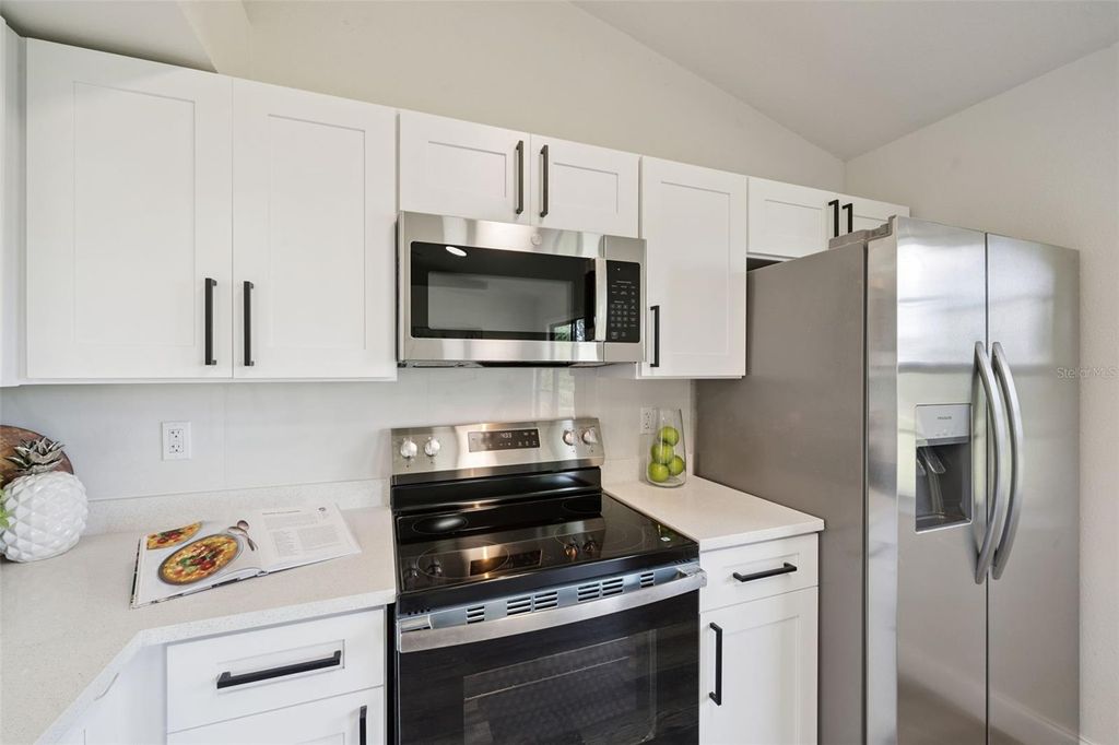 Image 17 of property listing at 664 25TH STREET SW, Vero Beach, FL 32962