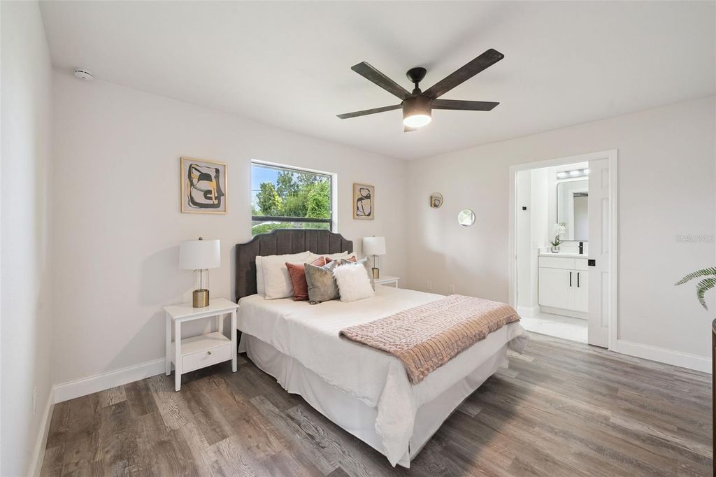 Image 19 of property listing at 664 25TH STREET SW, Vero Beach, FL 32962
