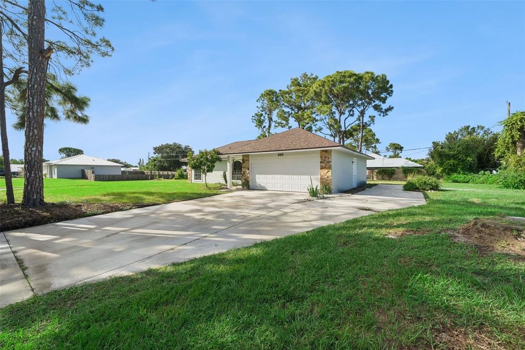 Image 3 of property listing at 664 25TH STREET SW, Vero Beach, FL 32962