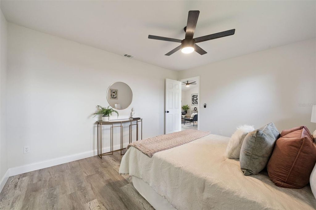 Image 21 of property listing at 664 25TH STREET SW, Vero Beach, FL 32962