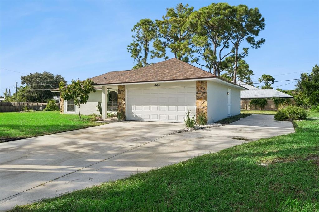 Image 4 of property listing at 664 25TH STREET SW, Vero Beach, FL 32962