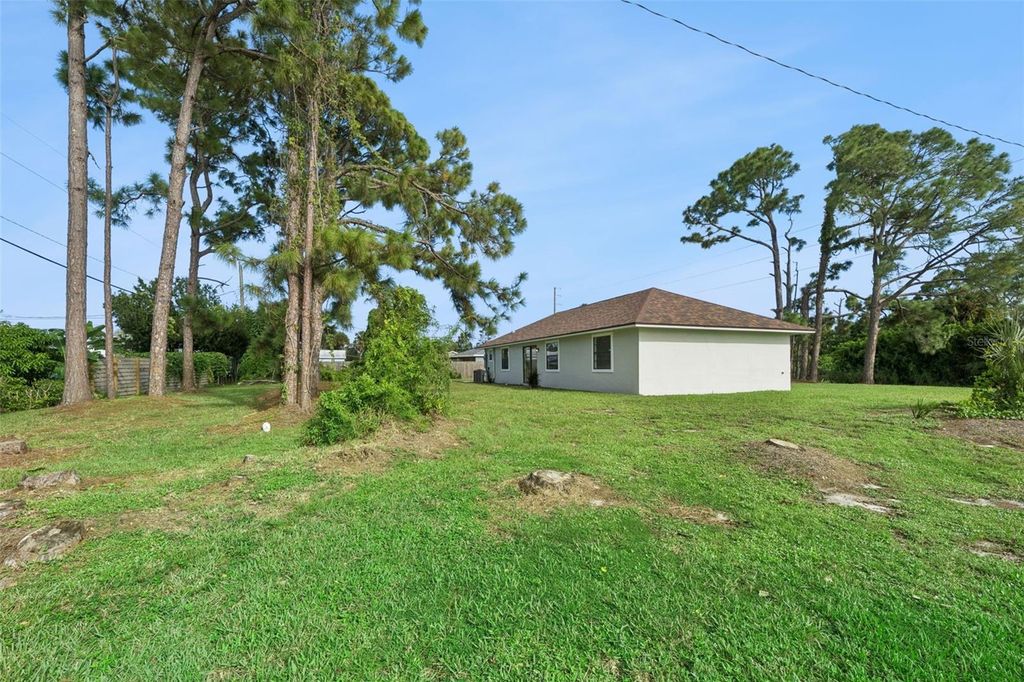 Image 36 of property listing at 664 25TH STREET SW, Vero Beach, FL 32962