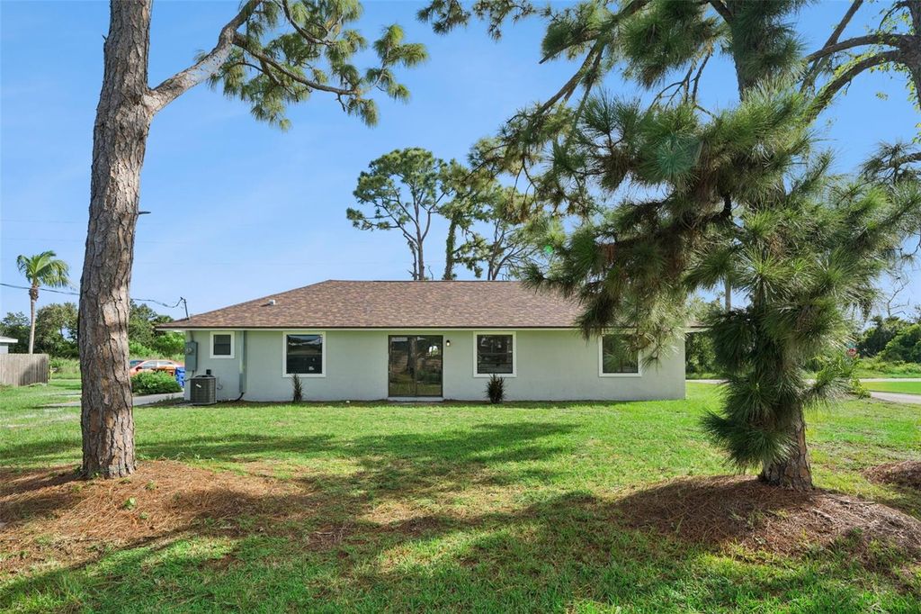 Image 37 of property listing at 664 25TH STREET SW, Vero Beach, FL 32962