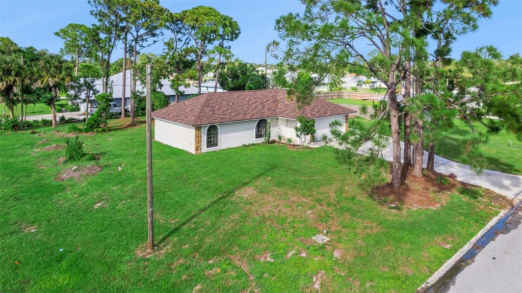 Image 39 of property listing at 664 25TH STREET SW, Vero Beach, FL 32962
